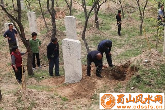 农村“坟地”发现这3种不祥之兆，一定要马上迁葬