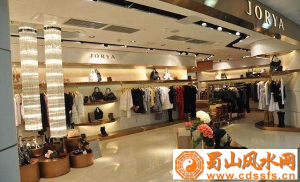 店铺门正对电梯风水有什么影响 坐西向东的店铺风水生意怎样才会