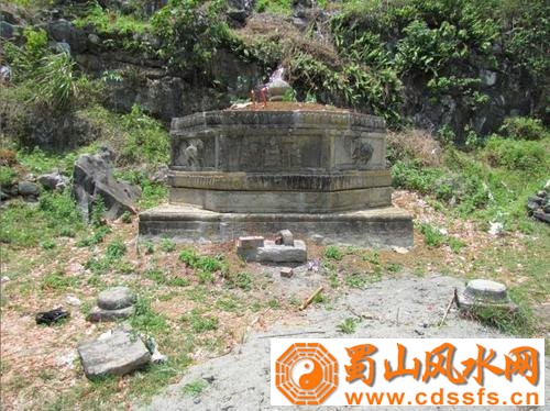 上坟为什么不能拍照 墓地风水不能带什么东西